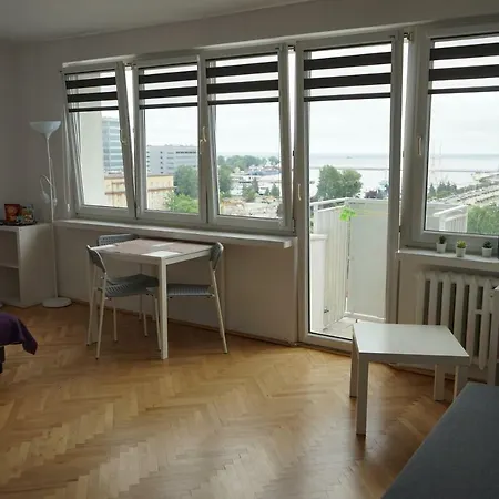 Słoneczny Skwer 13 *